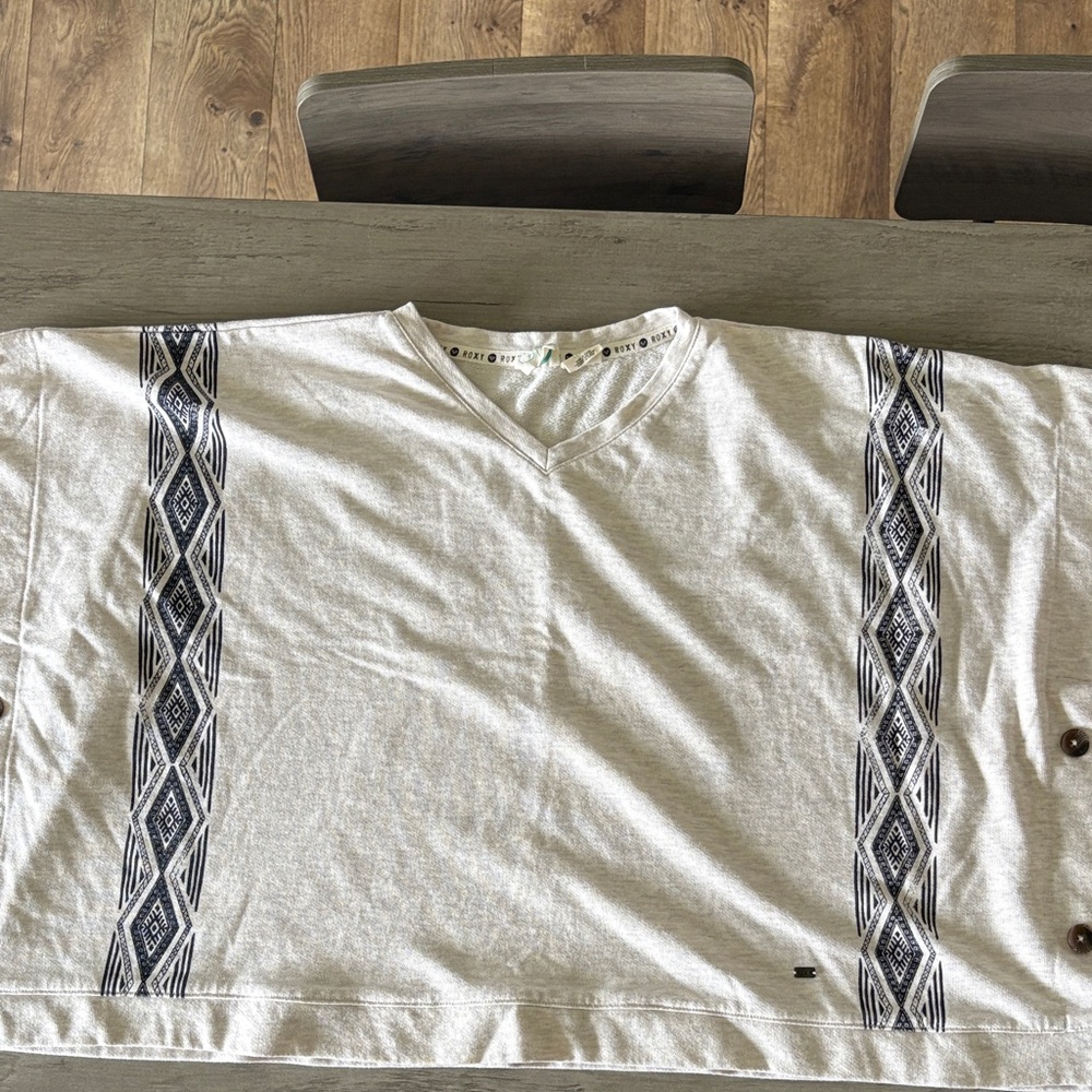 Roxy Girl Geometric sweatshirt Tee preloved